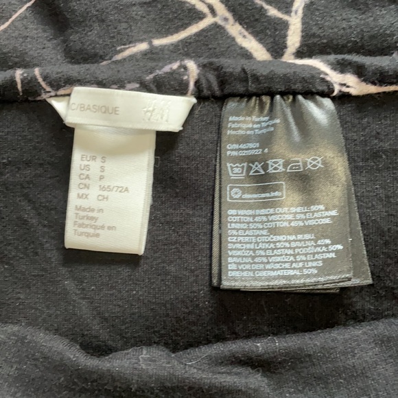 Stretchy black pencil skirt with marbling pattern - Picture 4 of 4